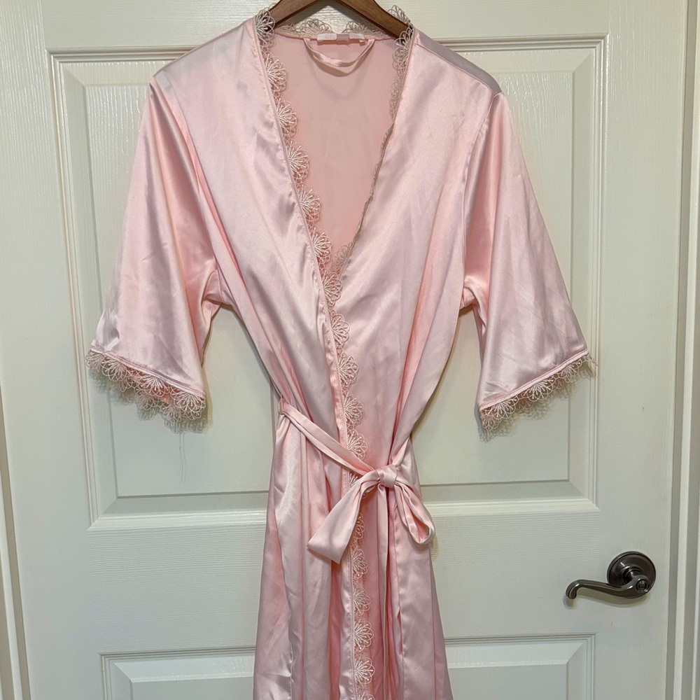 Elegant Pink Lace Trim Robe